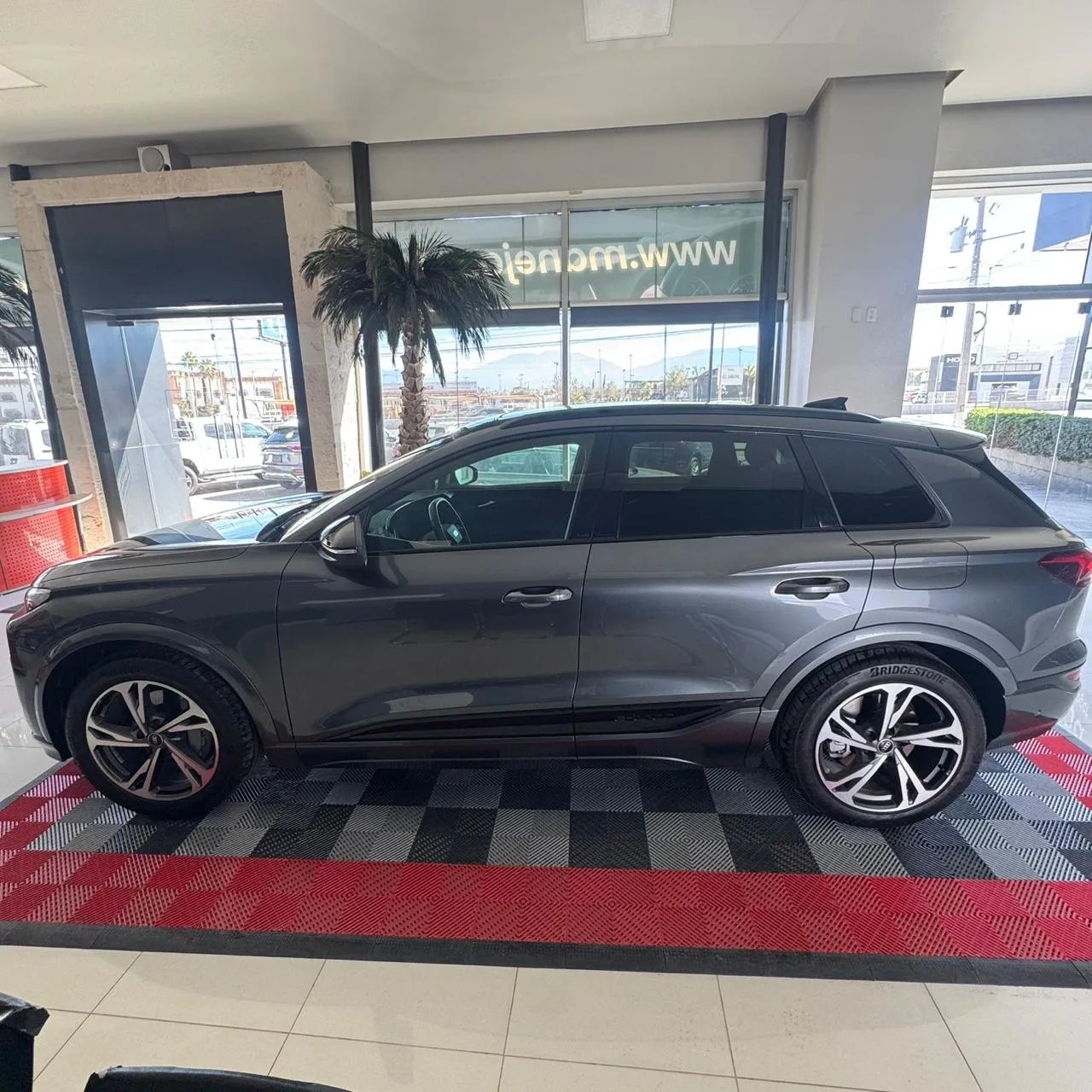 Audi Q6 SQ6 e-tron 2025, foto 2
