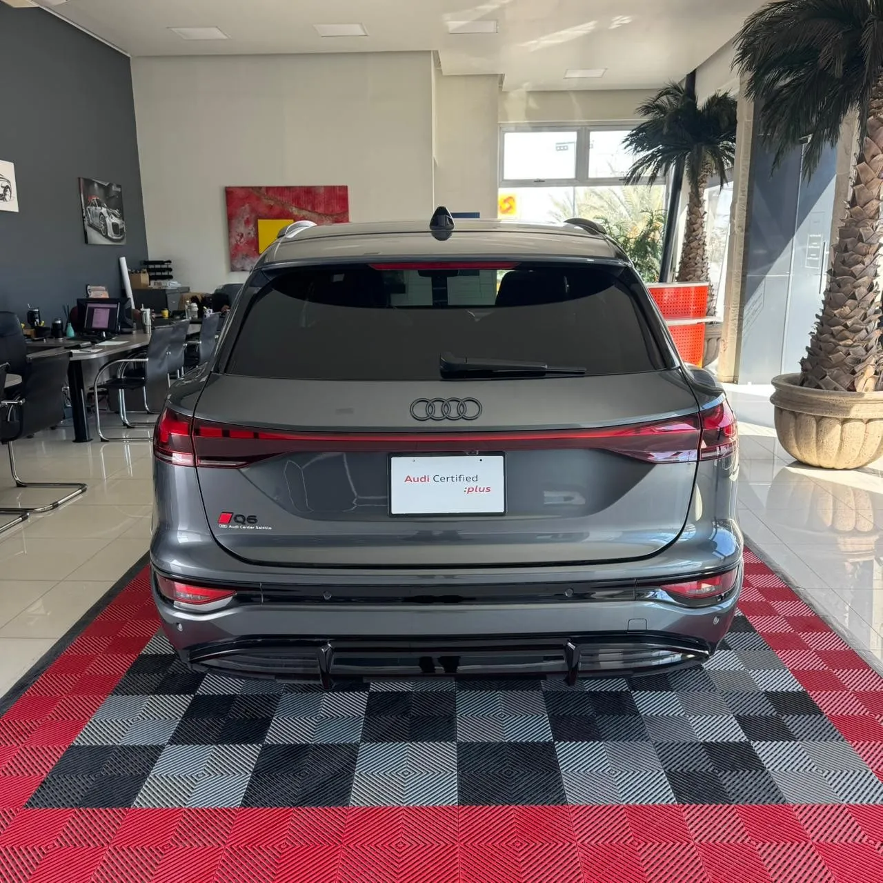 Audi Q6 SQ6 e-tron 2025, foto 4