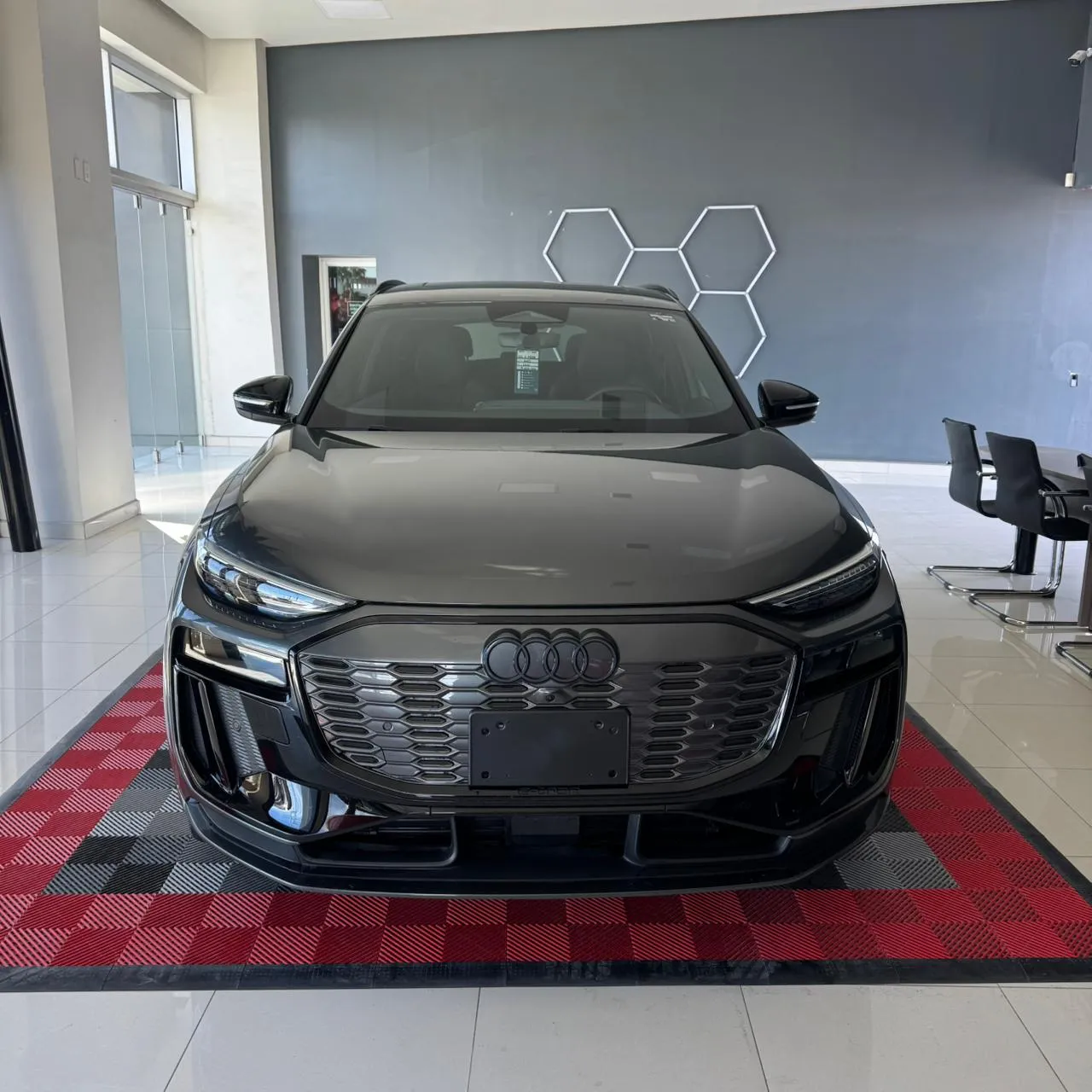 Audi Q6 SQ6 e-tron 2025, foto 8