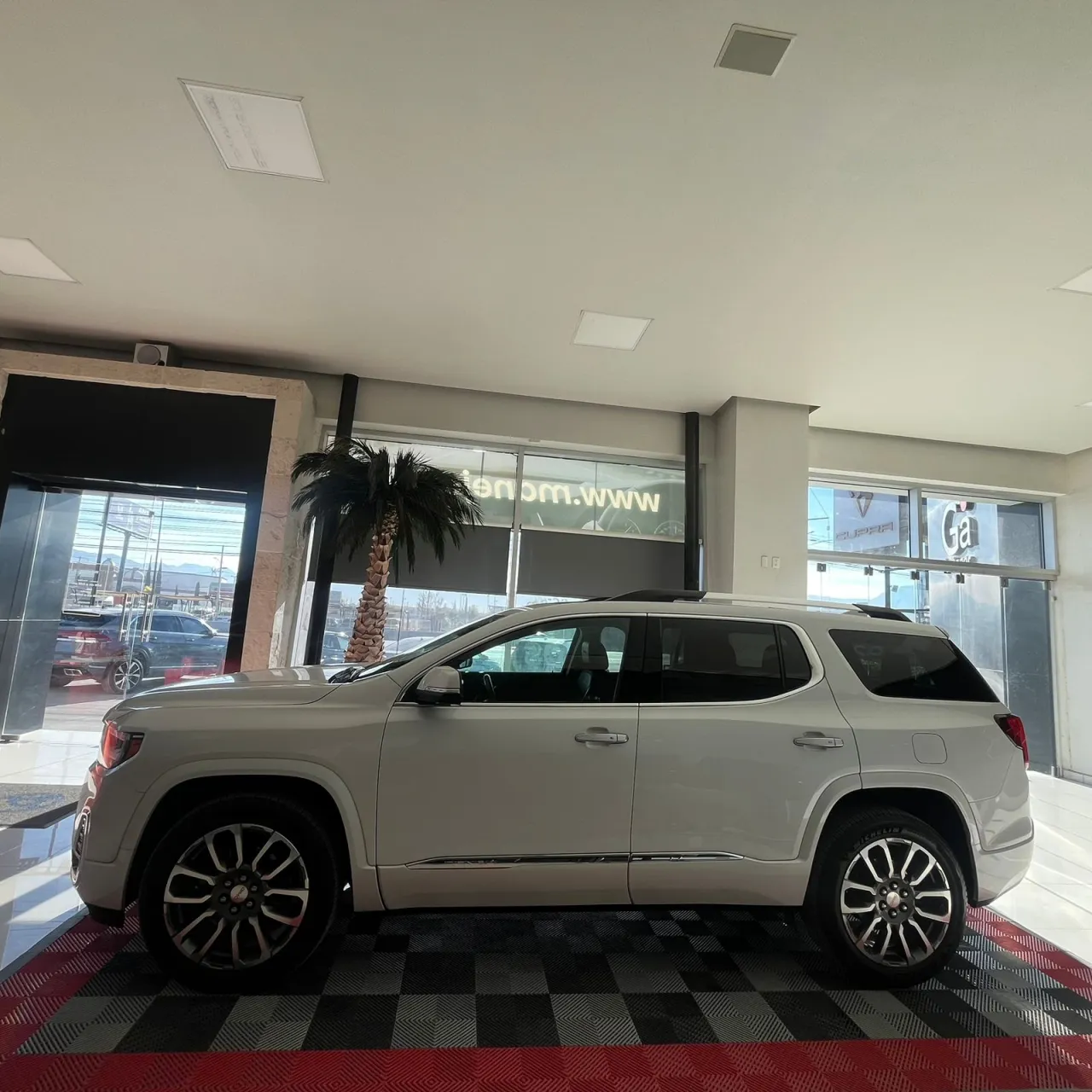 GMC Acadia Denali 2021, foto 2